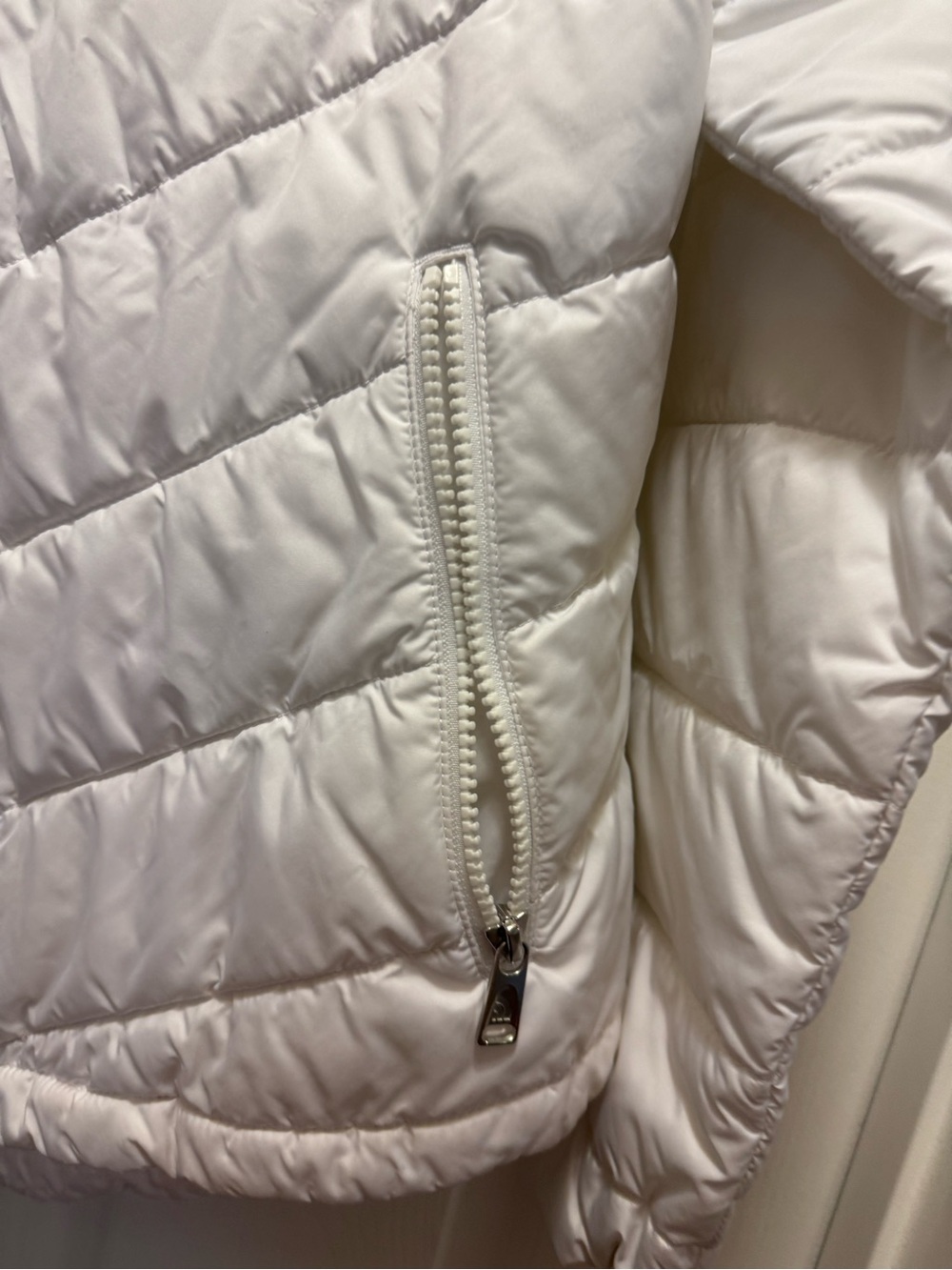The North Face Women's white Jacket - Like New - Picture 6 of 10